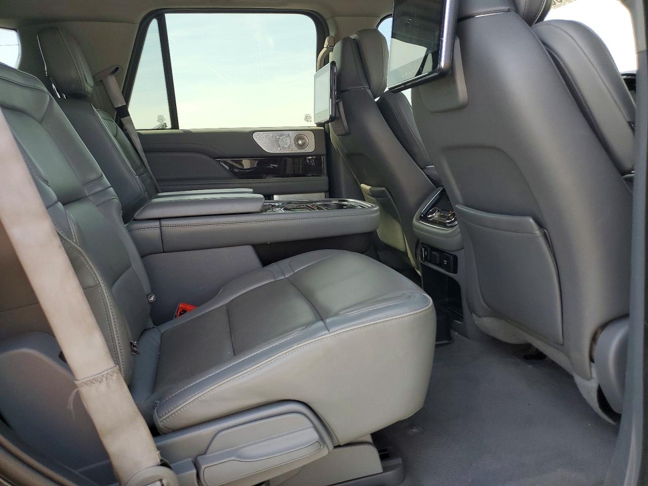 Lincoln Navigator Reserve