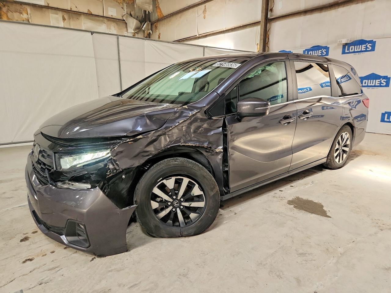 Salvage Honda Odyssey Image