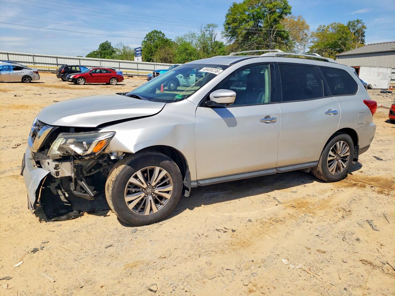 Salvage Nissan Pathfinder Image