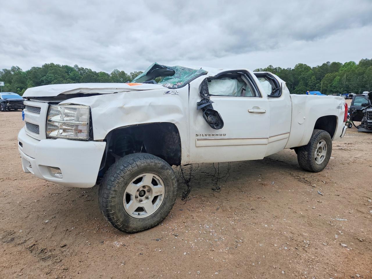Salvage Chevrolet Silverado Image