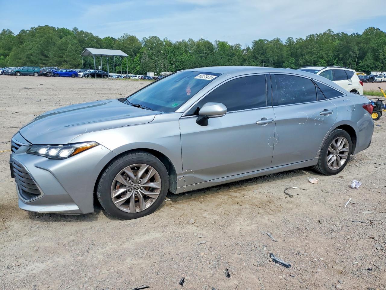 Salvage Toyota Avalon Image