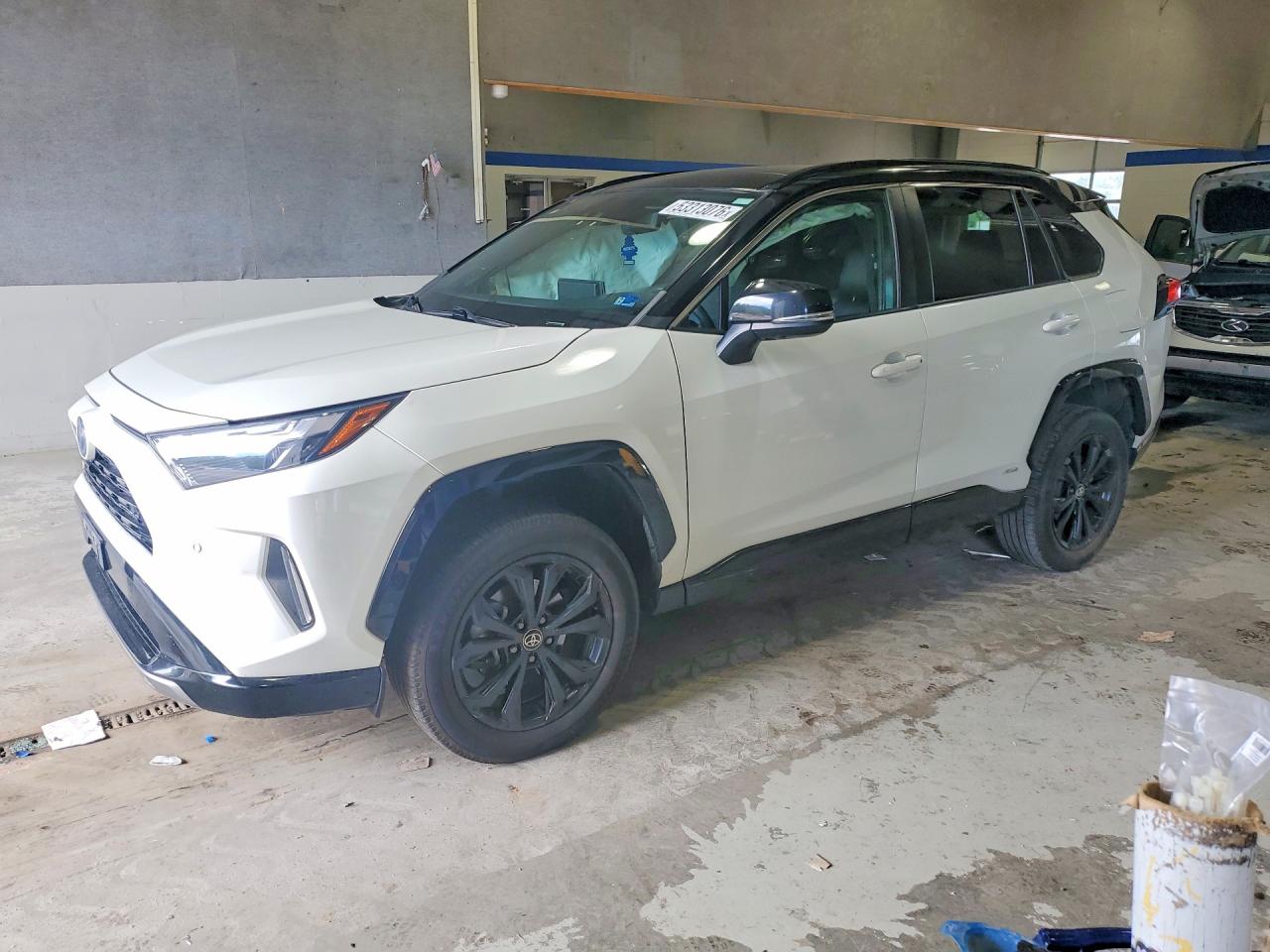 Salvage Toyota RAV4 Image