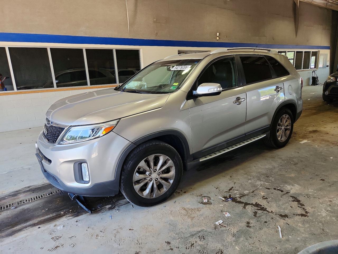 Salvage Kia Borrego Image