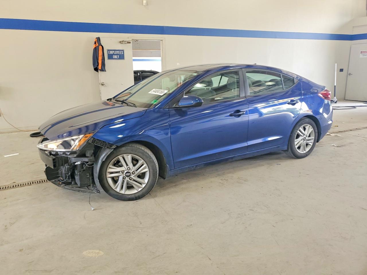 Salvage Hyundai ELANTRA Image
