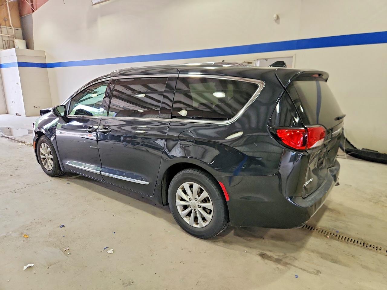 Chrysler Pacifica Touring L