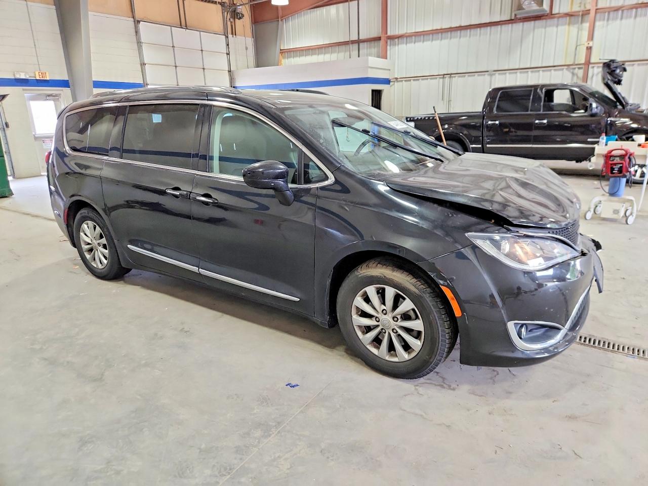Chrysler Pacifica Touring L