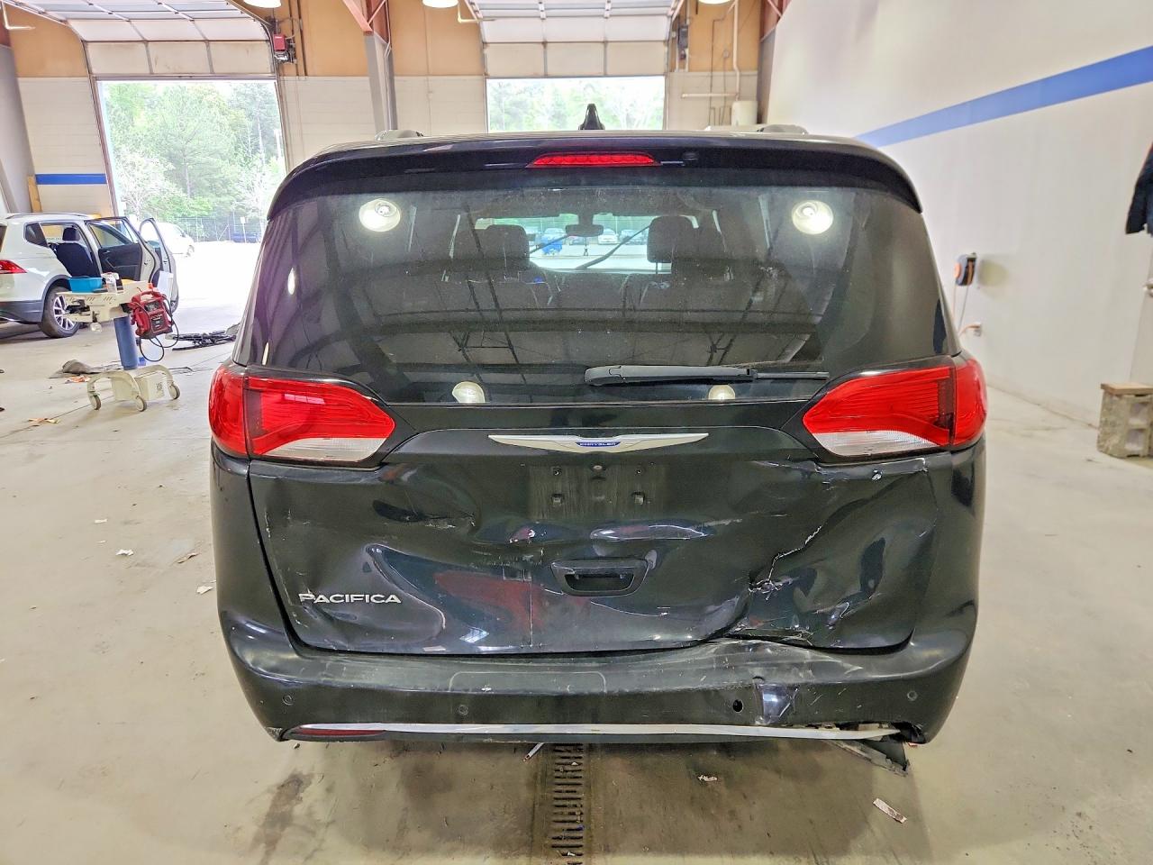 Chrysler Pacifica Touring L