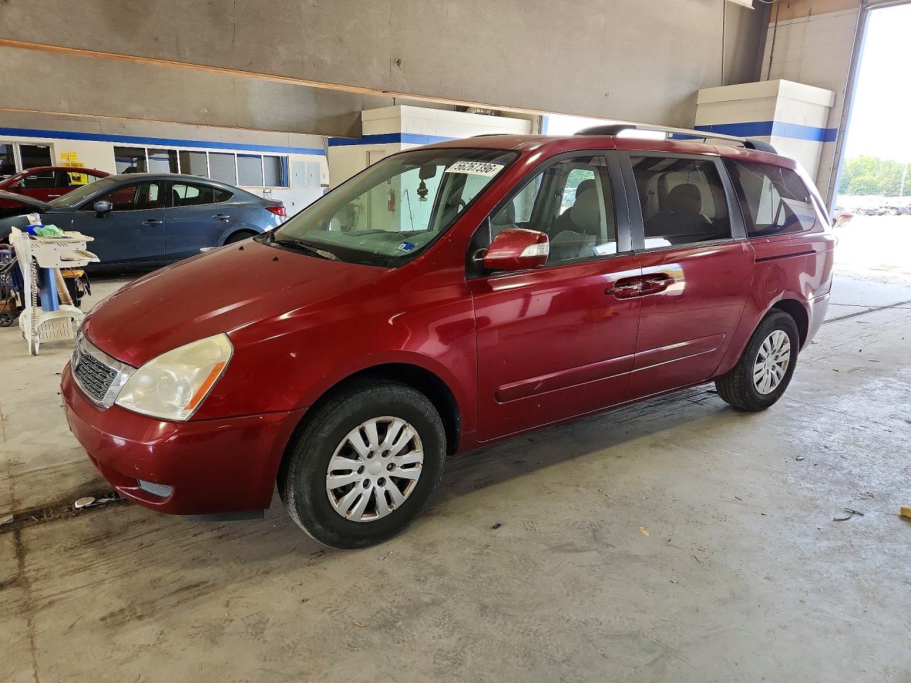 Salvage Kia Sedona Image