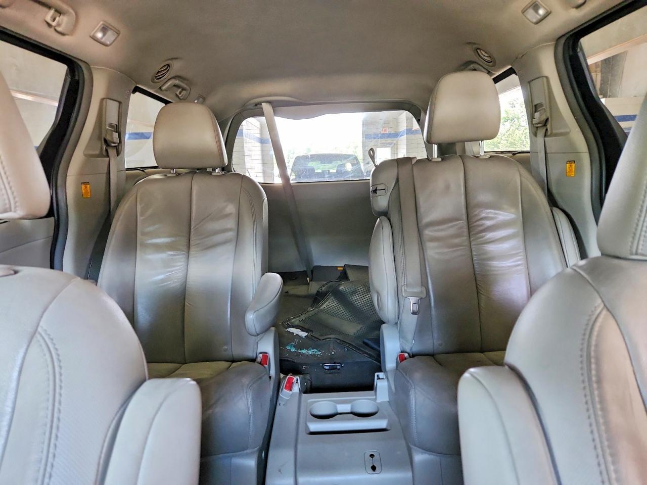 Toyota Sienna Xle 8-passenger
