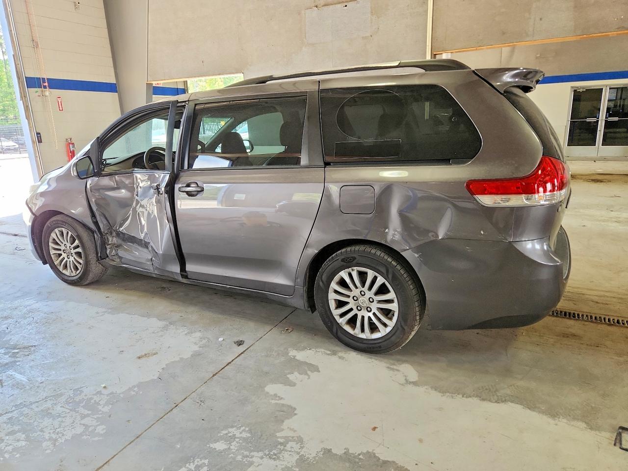 Toyota Sienna Xle 8-passenger