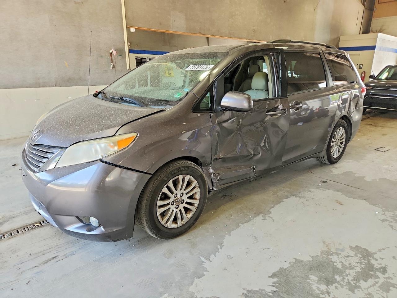 Salvage Toyota Sienna Image