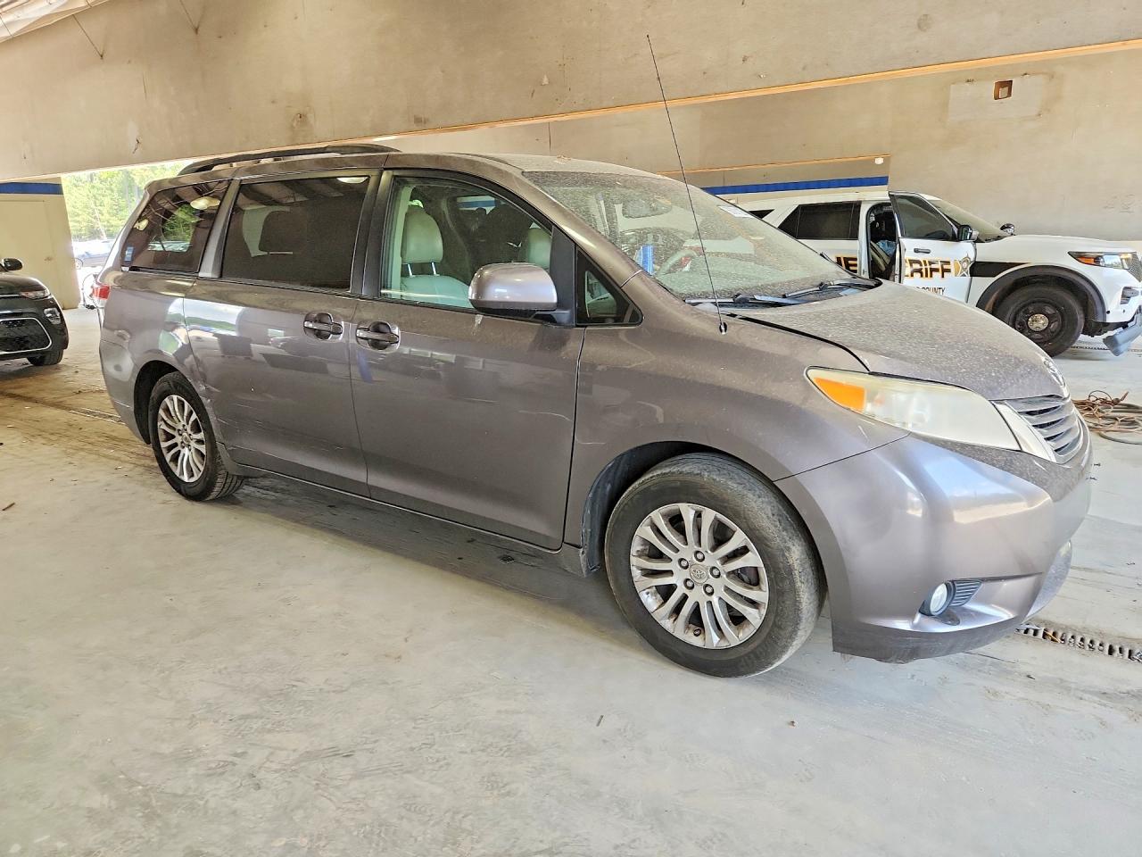 Toyota Sienna Xle 8-passenger