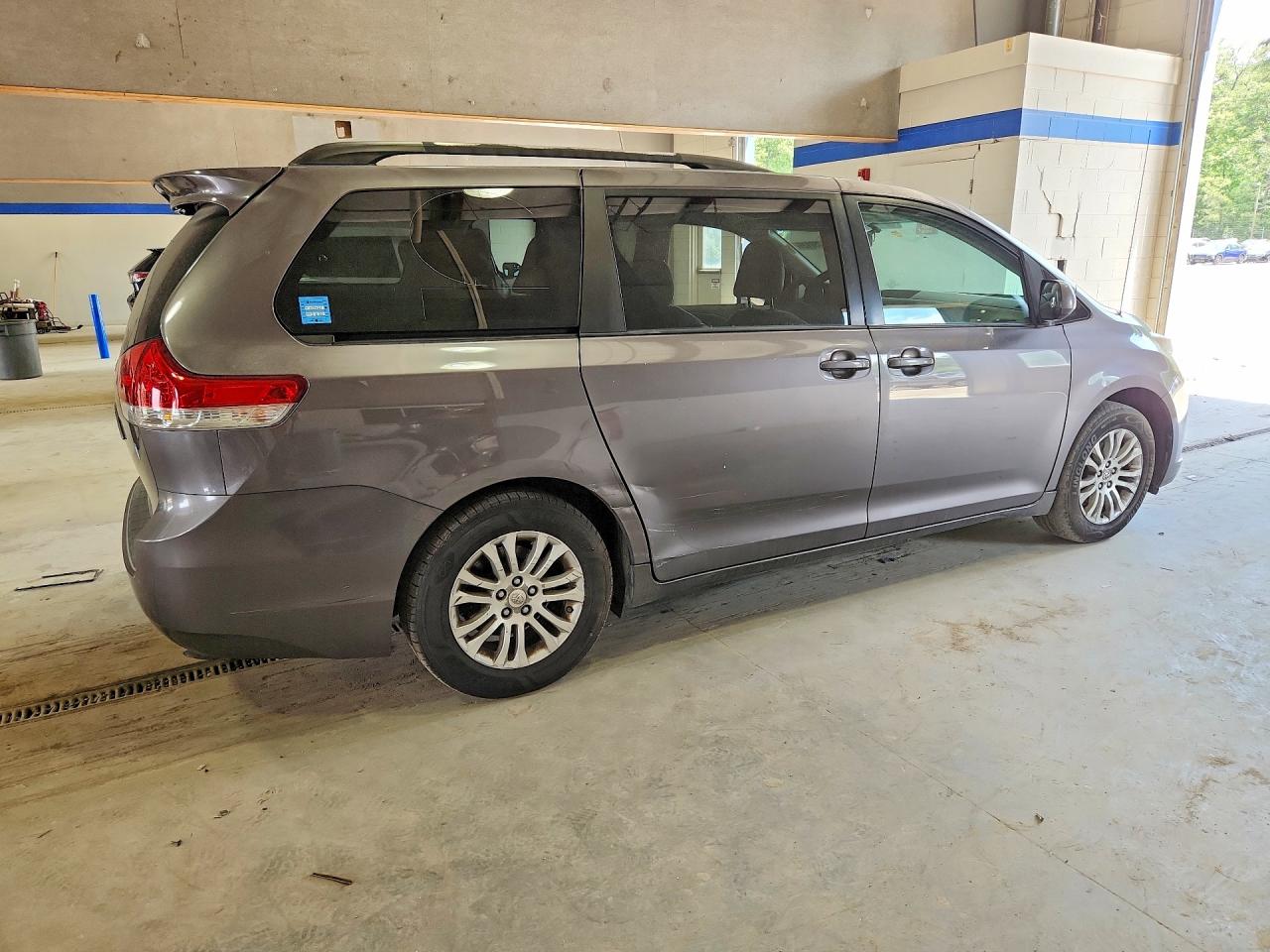 Toyota Sienna Xle 8-passenger