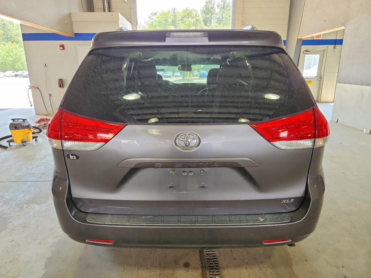 Toyota Sienna Xle 8-passenger