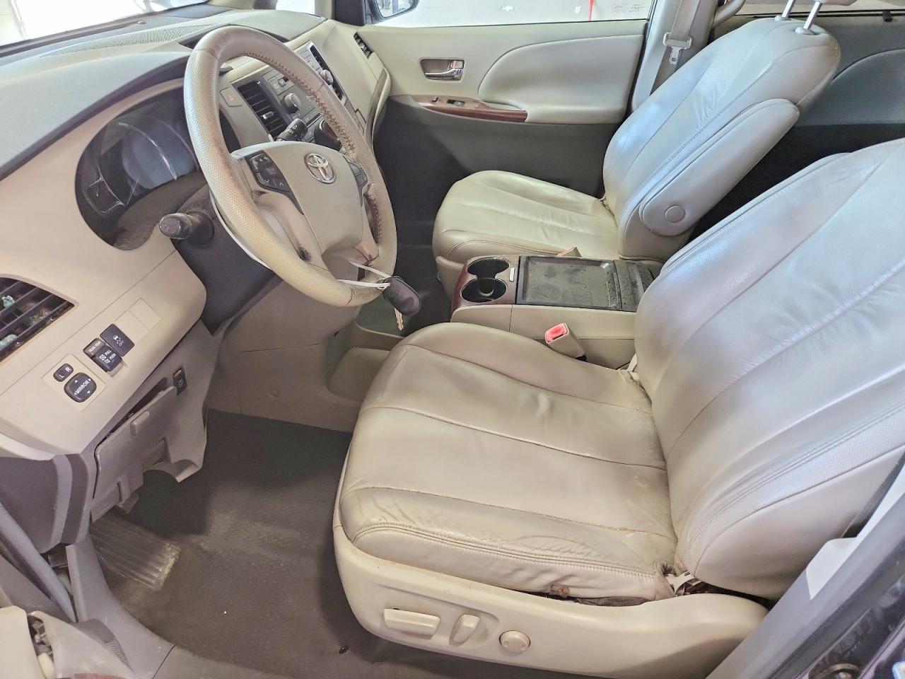 Toyota Sienna Xle 8-passenger
