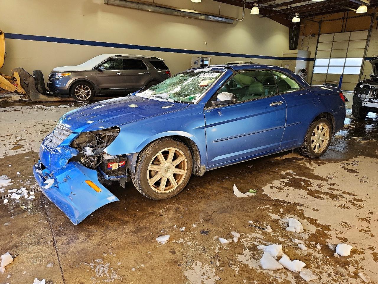 Salvage Chrysler Sebring Image