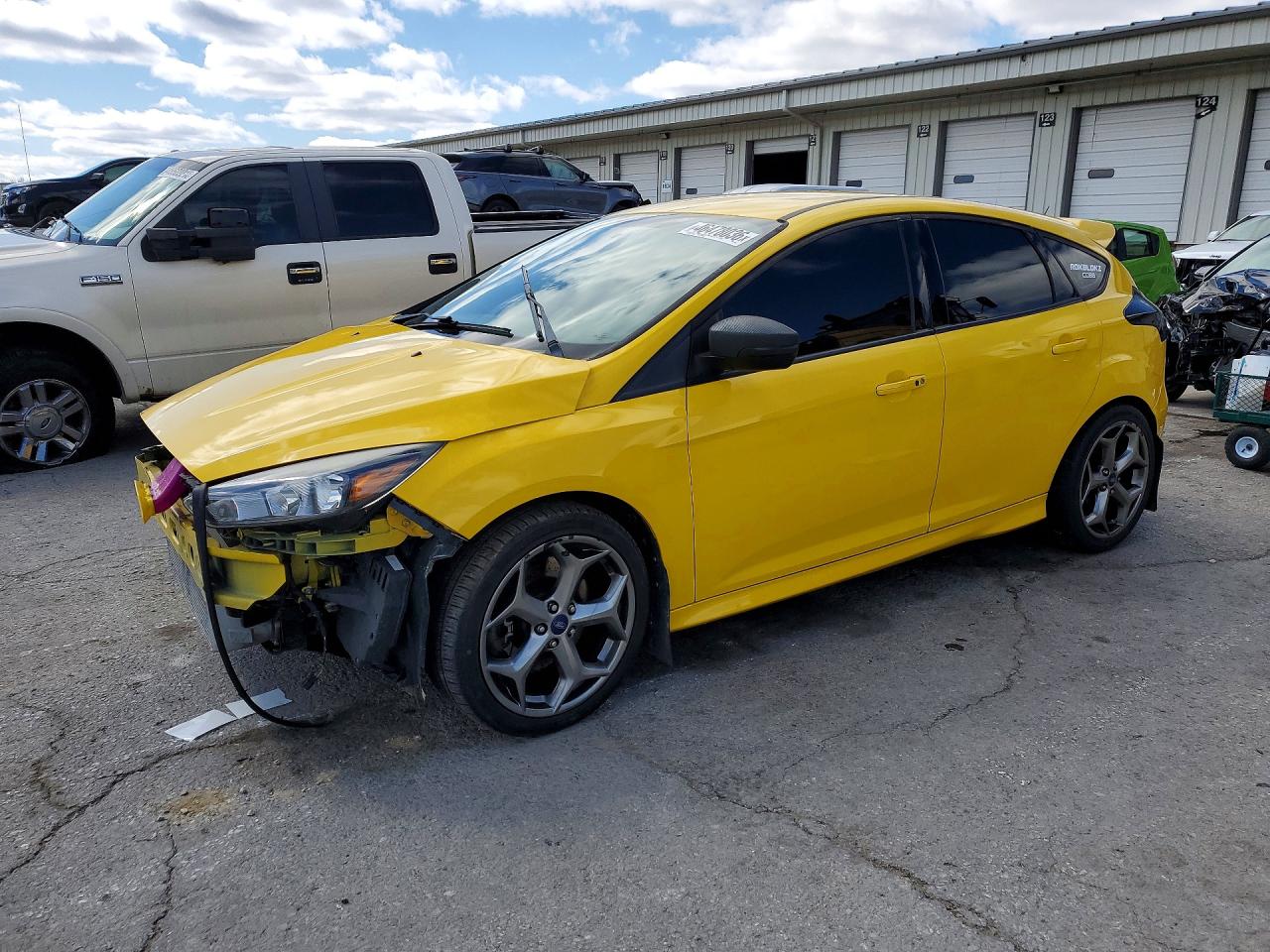 Salvage Ford Focus Image