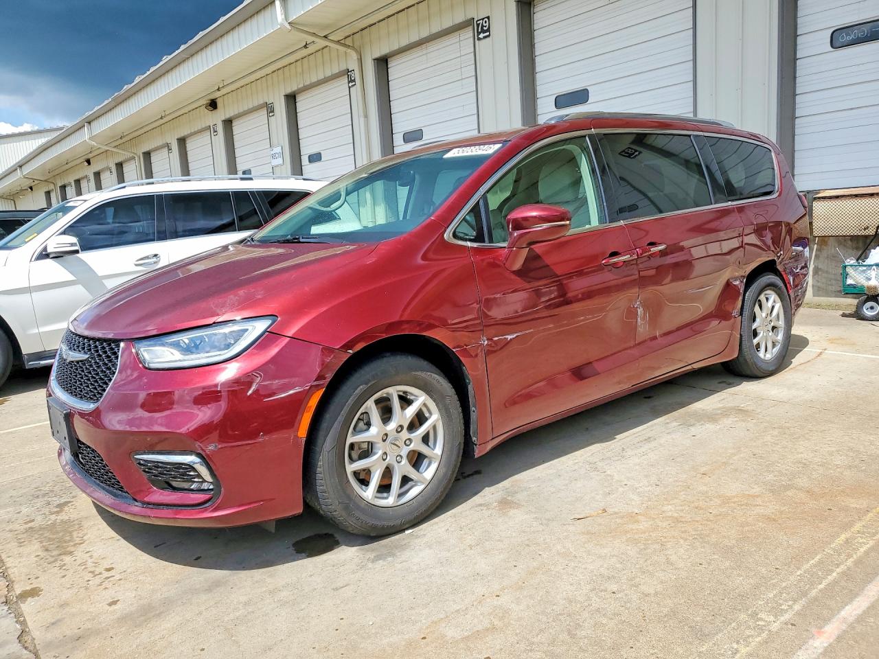 Salvage Chrysler Pacifica Image