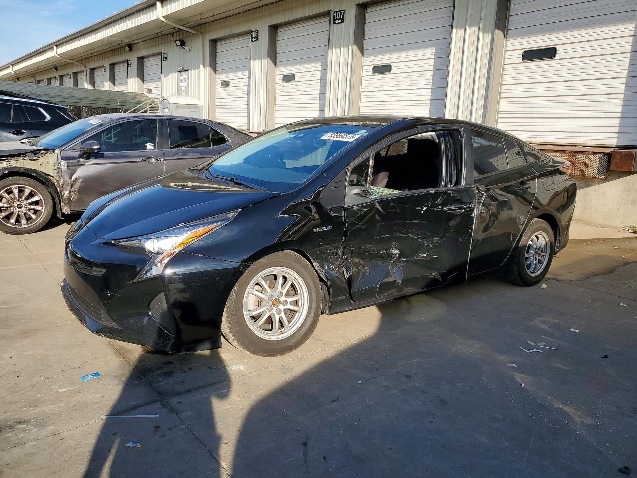 Salvage Toyota Prius Image