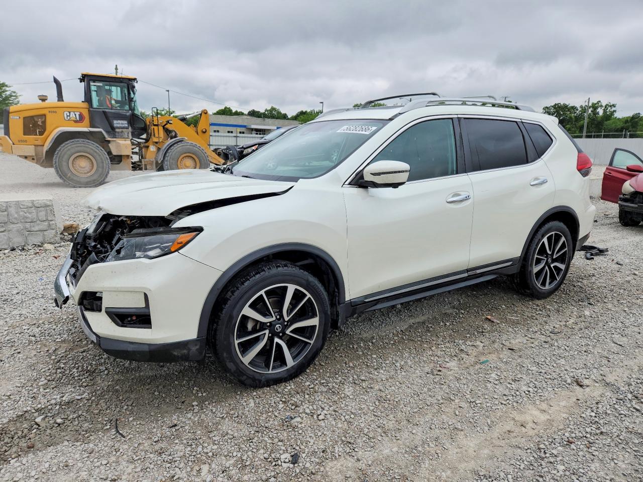 Salvage Nissan Rogue Image