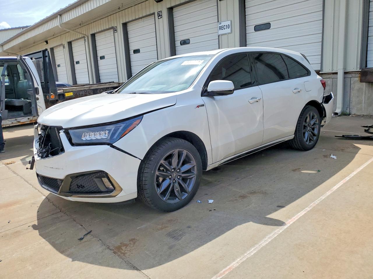 Salvage Acura MDX Image