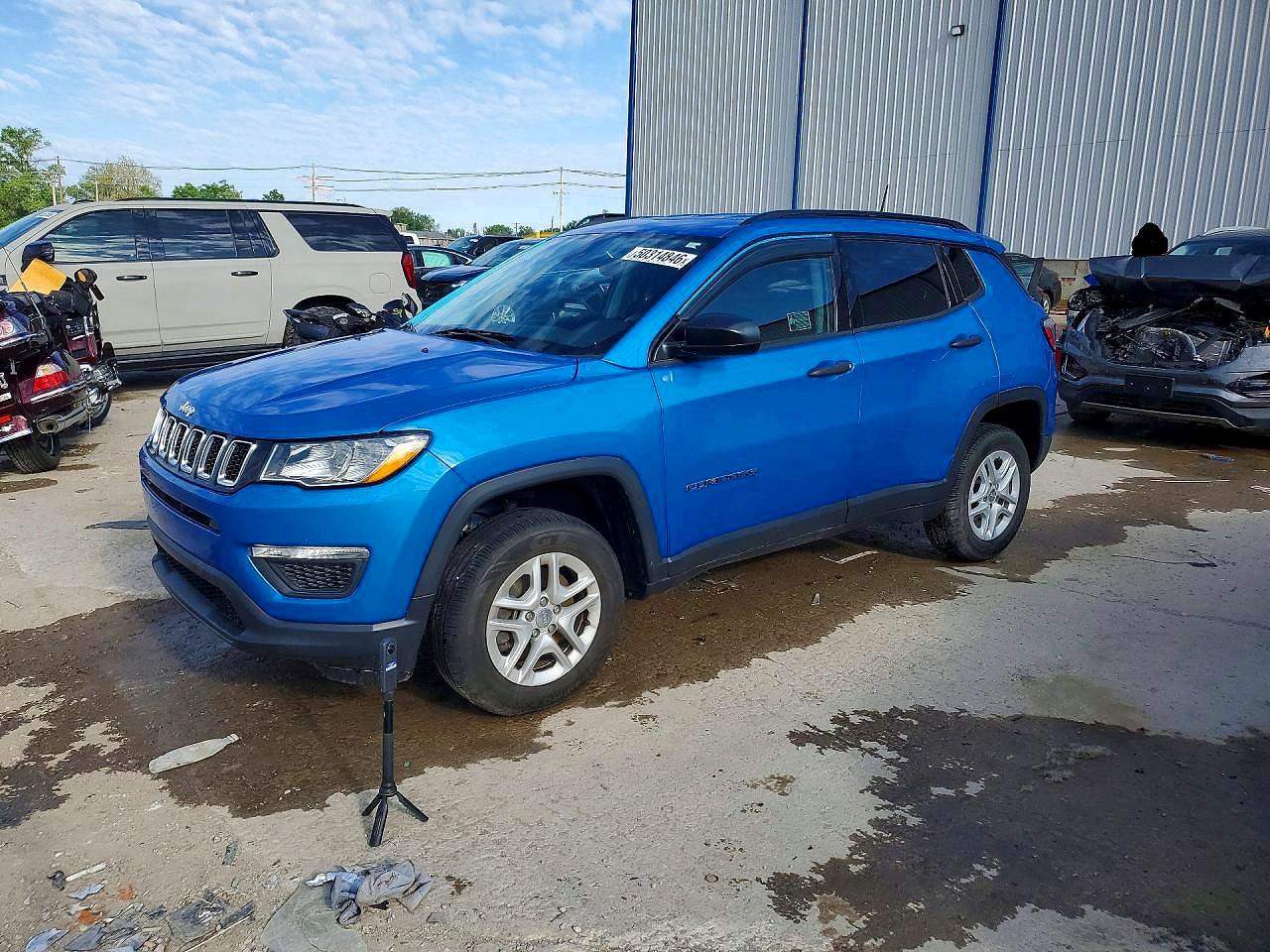 Salvage Jeep Compass Image