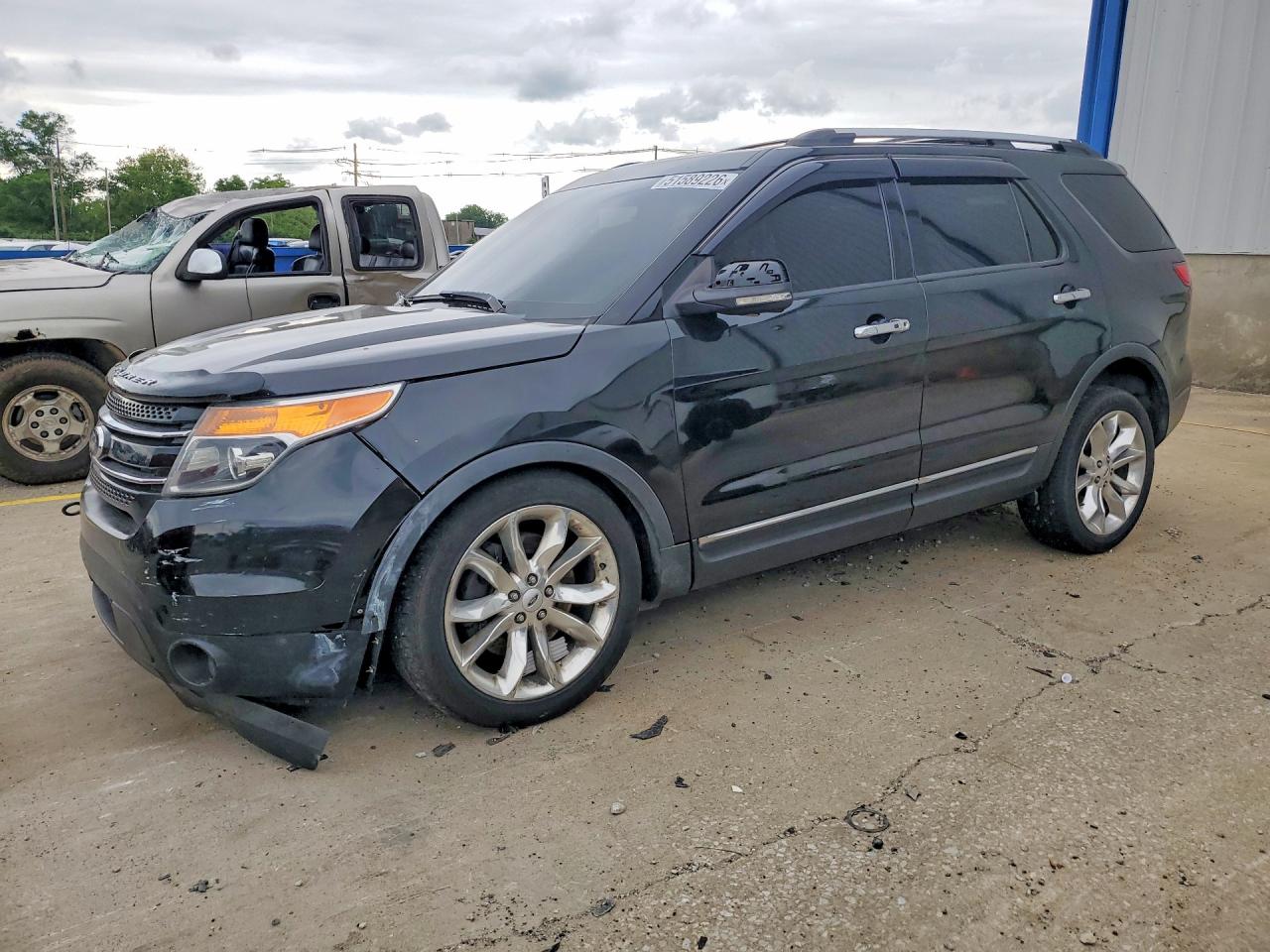 Salvage Ford Explorer Image