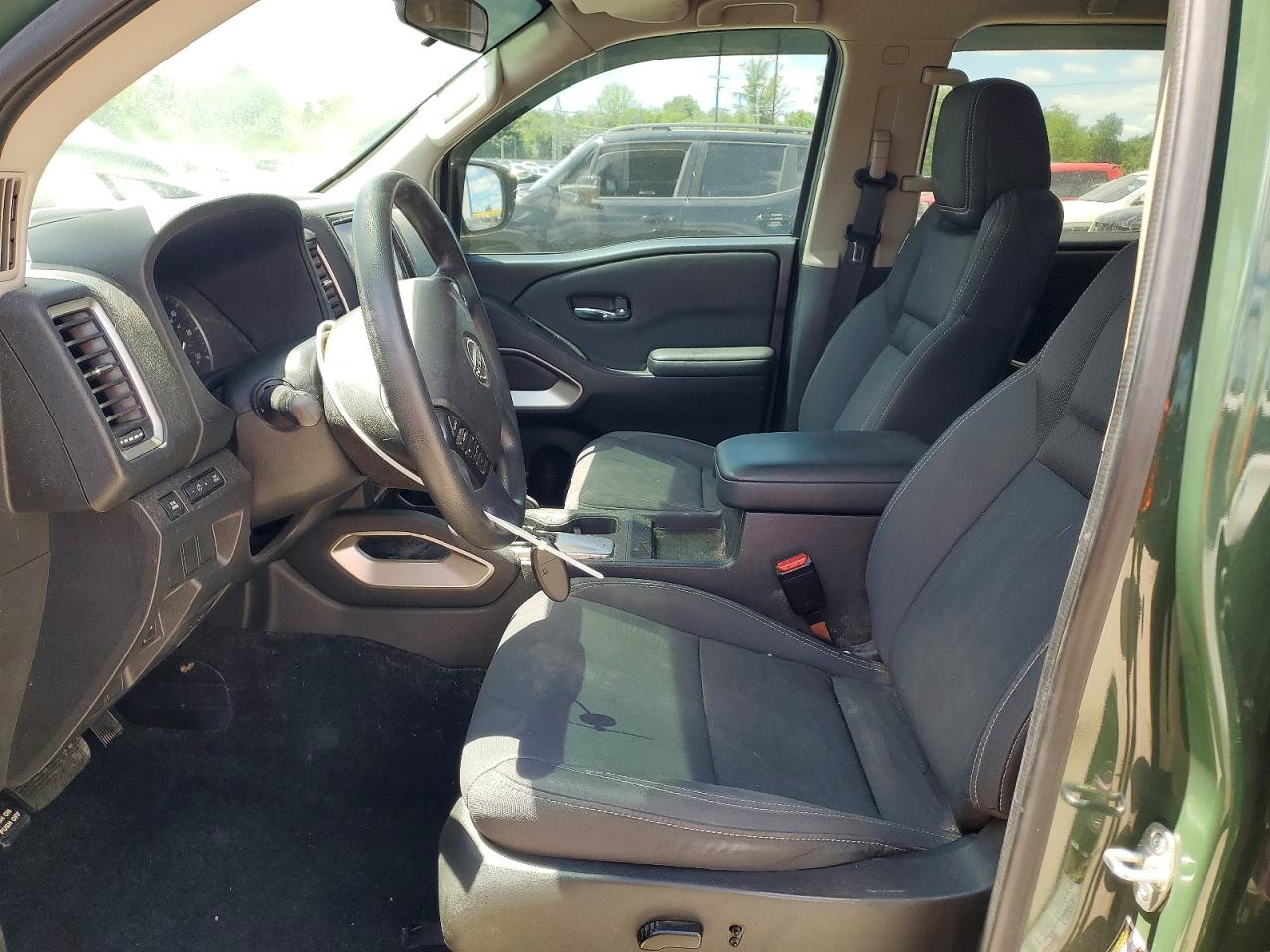 Nissan Frontier Sv