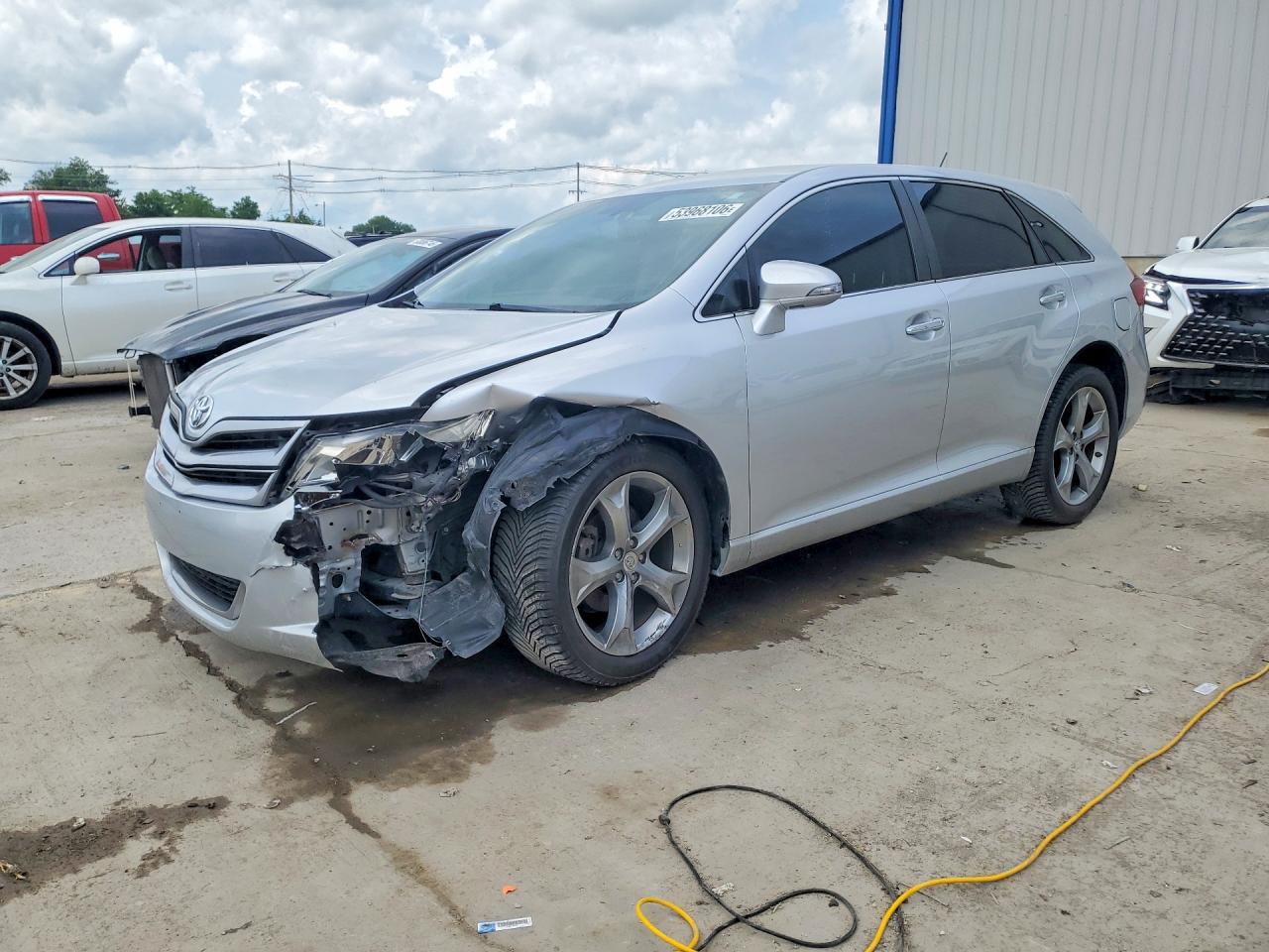 Salvage Toyota Venza Image