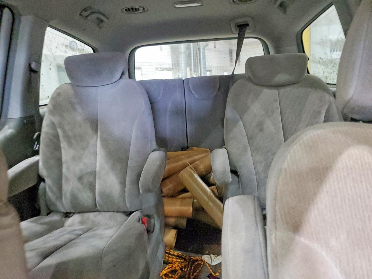 Kia Sedona Base
