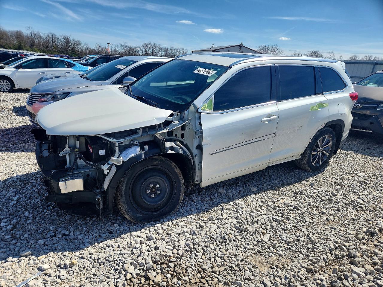 Salvage Toyota Highlander Image