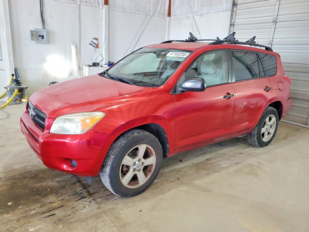 Salvage Toyota RAV4 Image