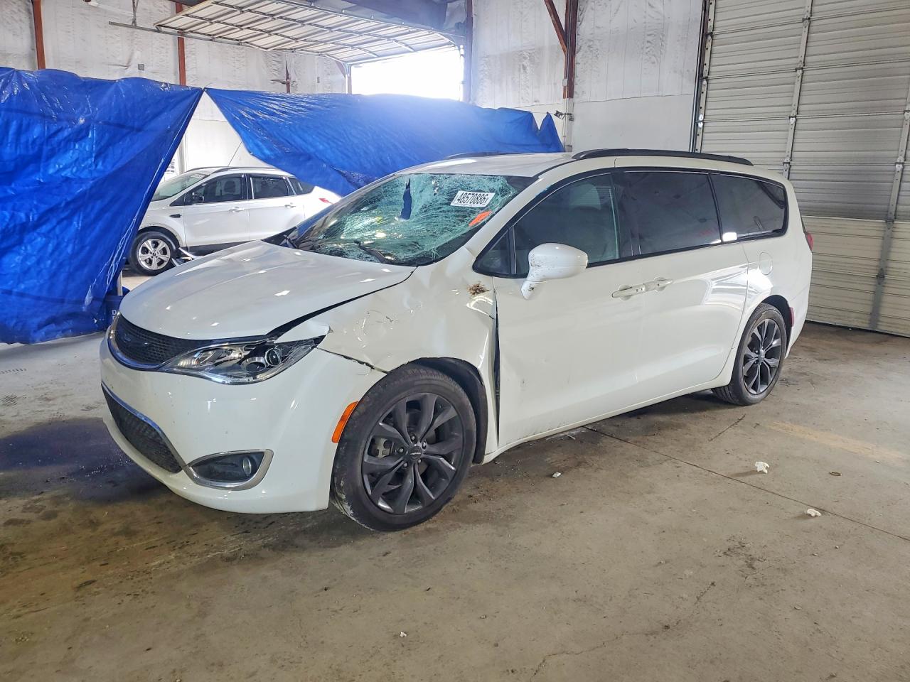 Salvage Chrysler Pacifica Image