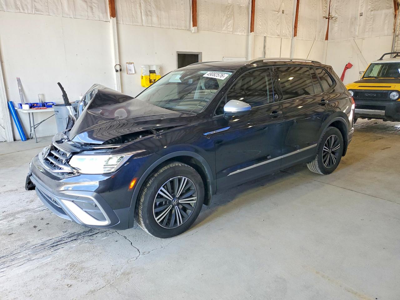 Salvage Volkswagen Tiguan Image
