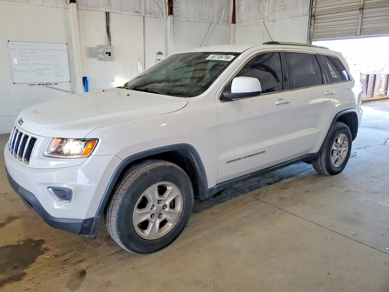 Salvage Jeep Grand Cherokee Image