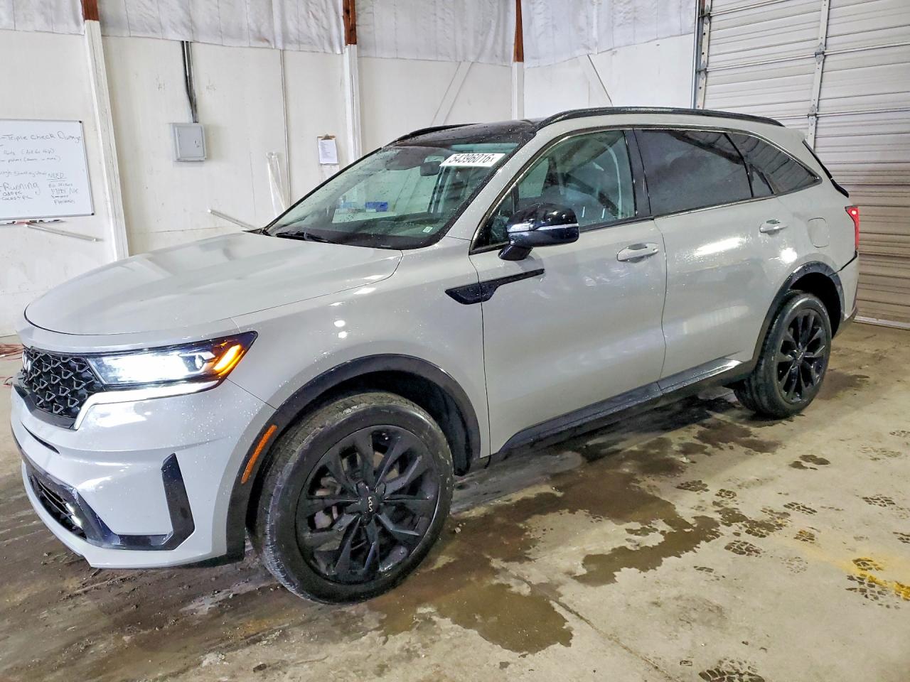 Salvage Kia Sorento Image