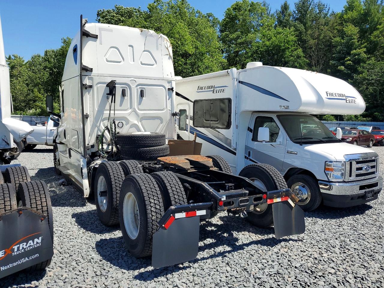 Freightliner Cascadia 126