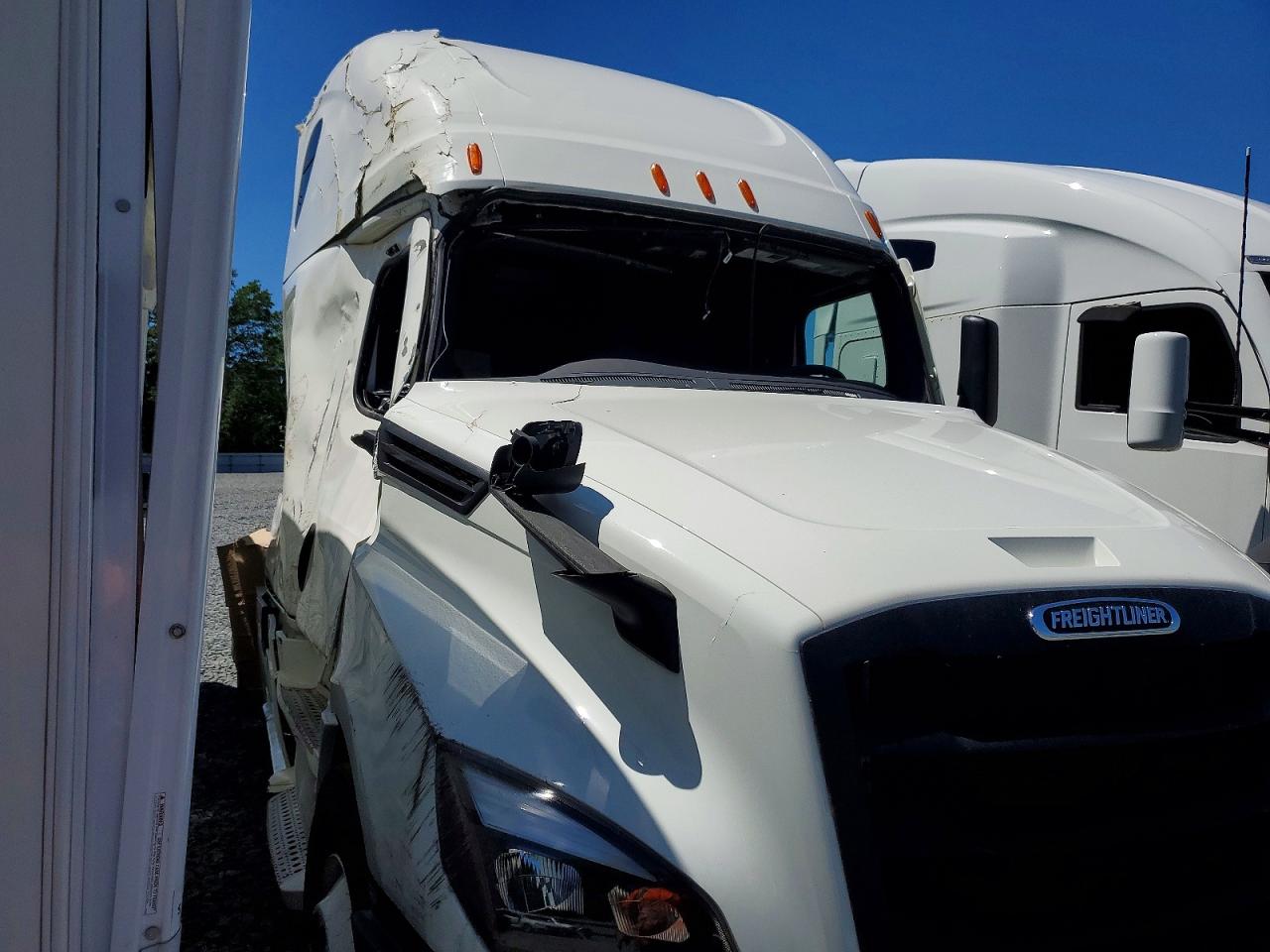 Freightliner Cascadia 126