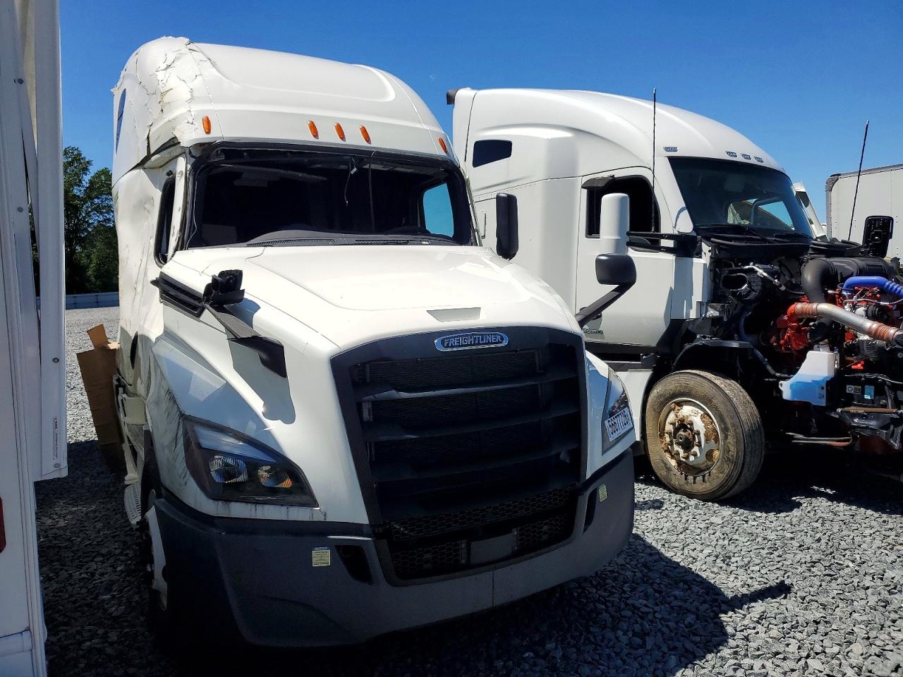 Salvage Freightliner Cascadia 126 Image