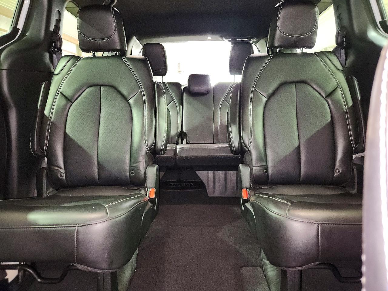 Chrysler Pacifica Select