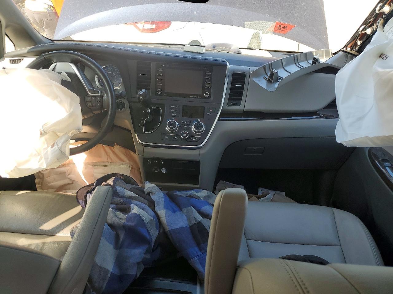 Toyota Sienna Xle 8-passenger