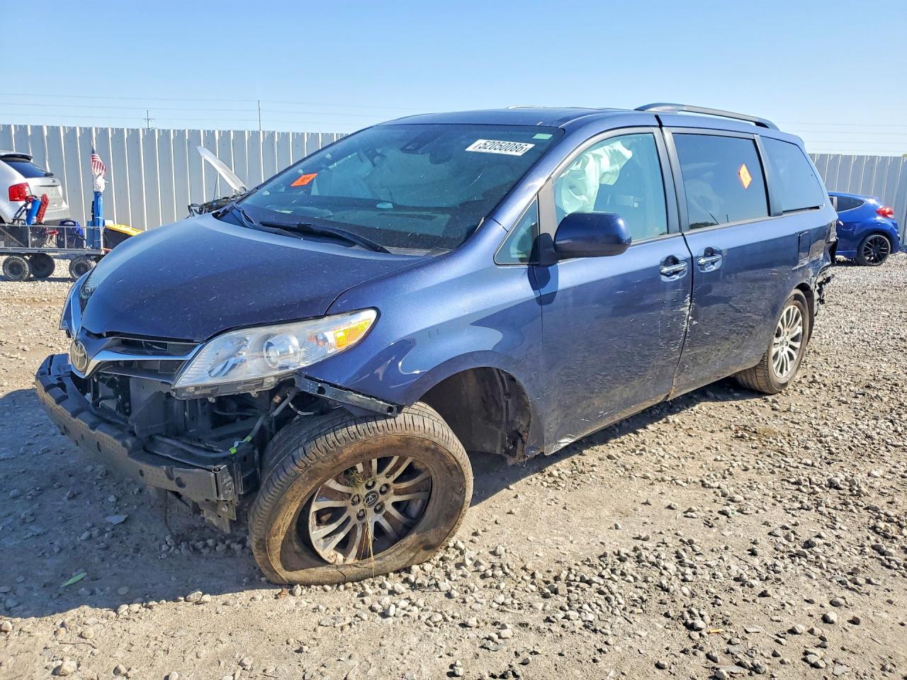 Salvage Toyota Sienna Image