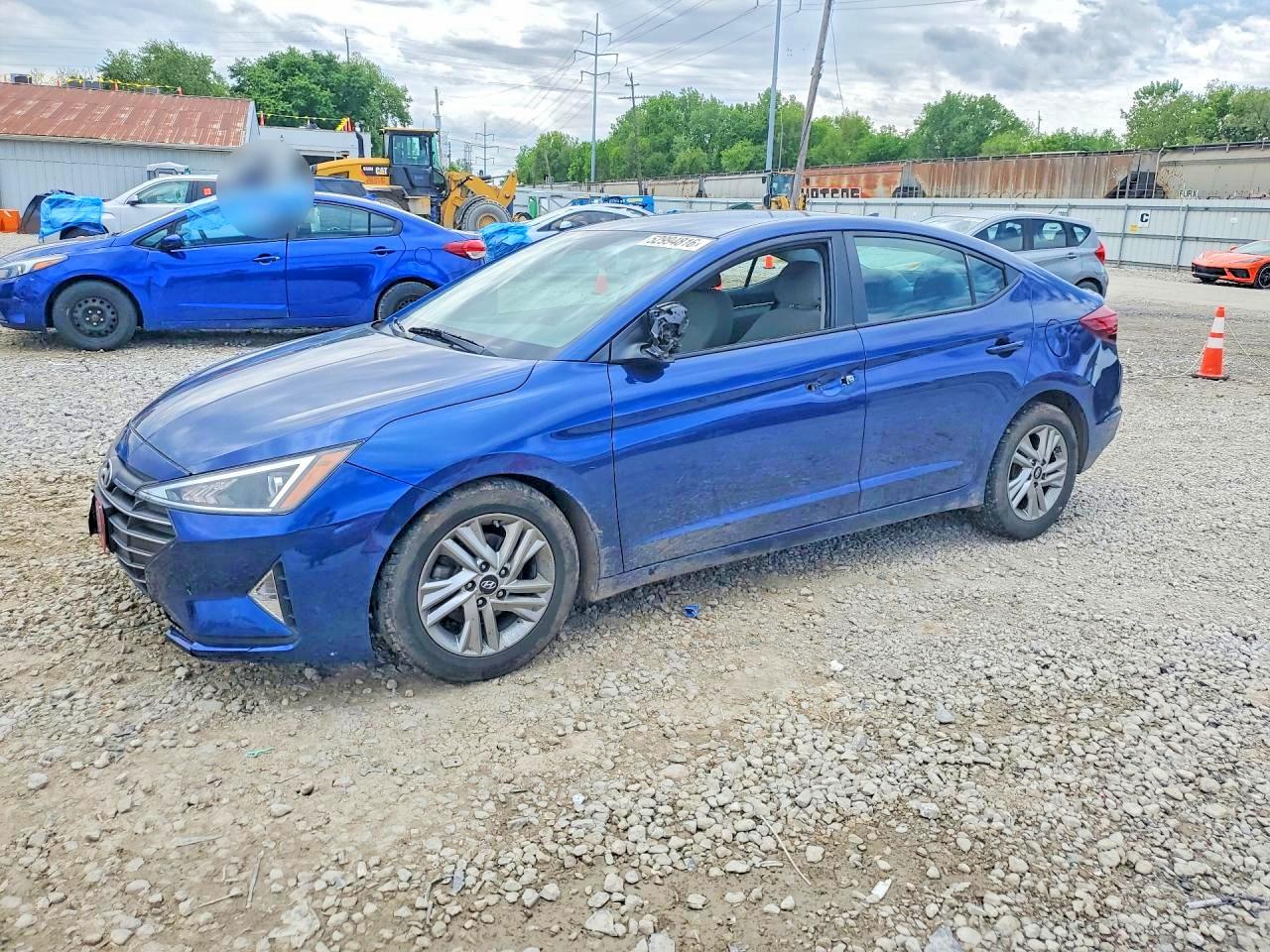 Salvage Hyundai ELANTRA Image