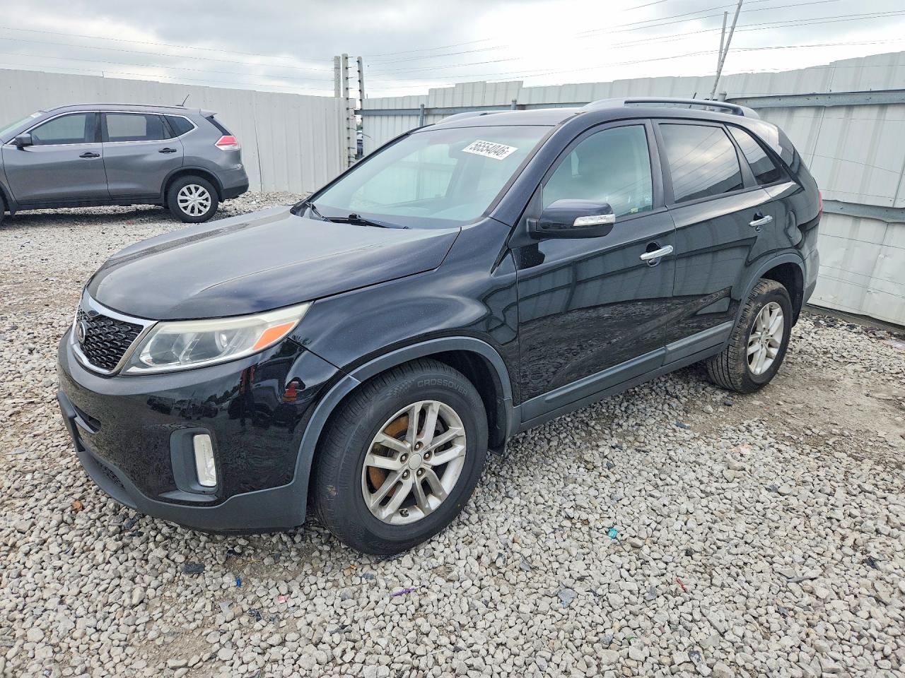 Salvage Kia Sorento Image