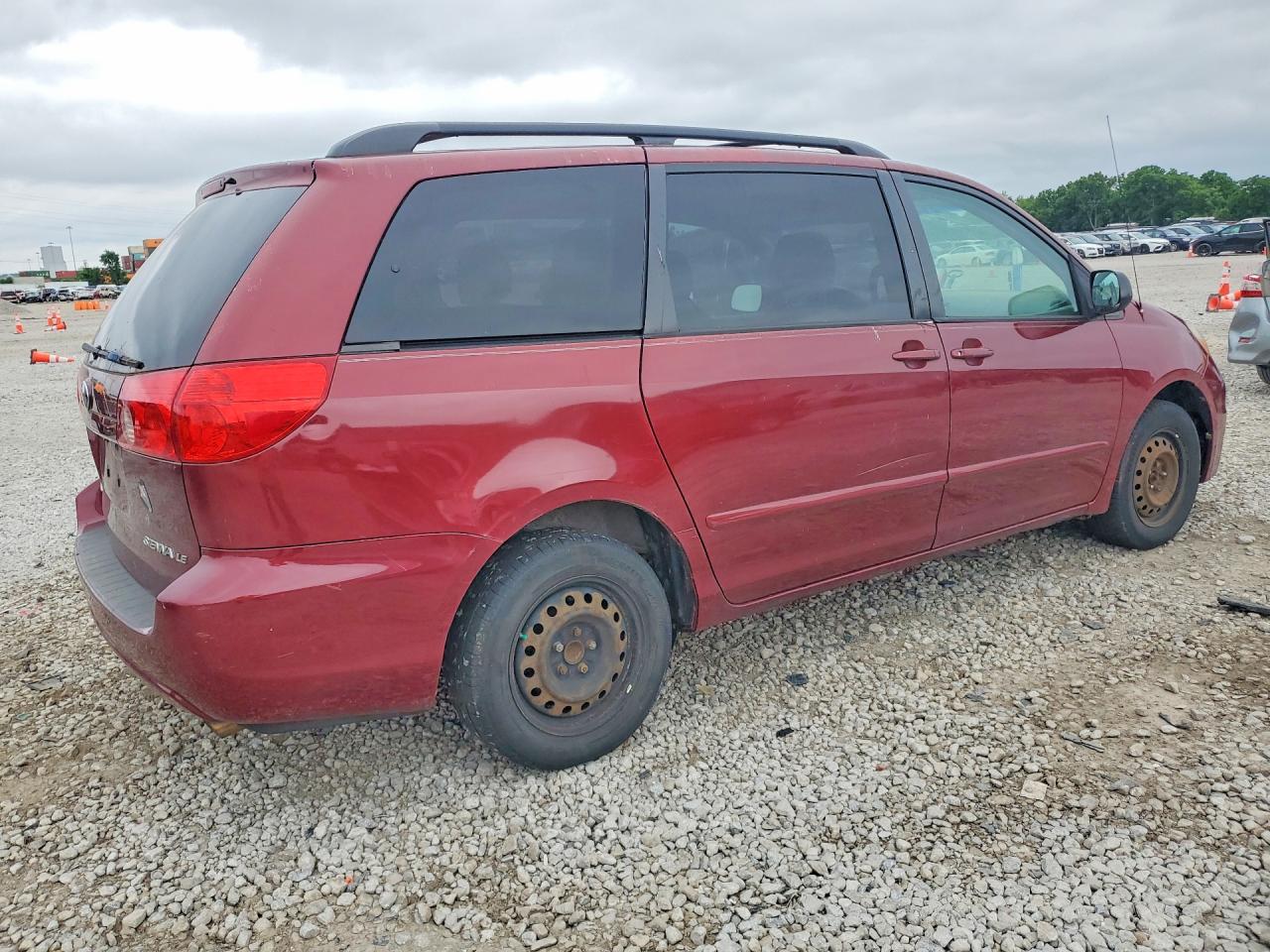Toyota Sienna Le 7-passenger