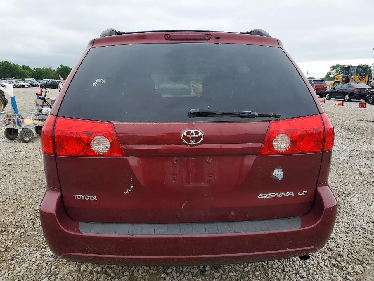 Toyota Sienna Le 7-passenger