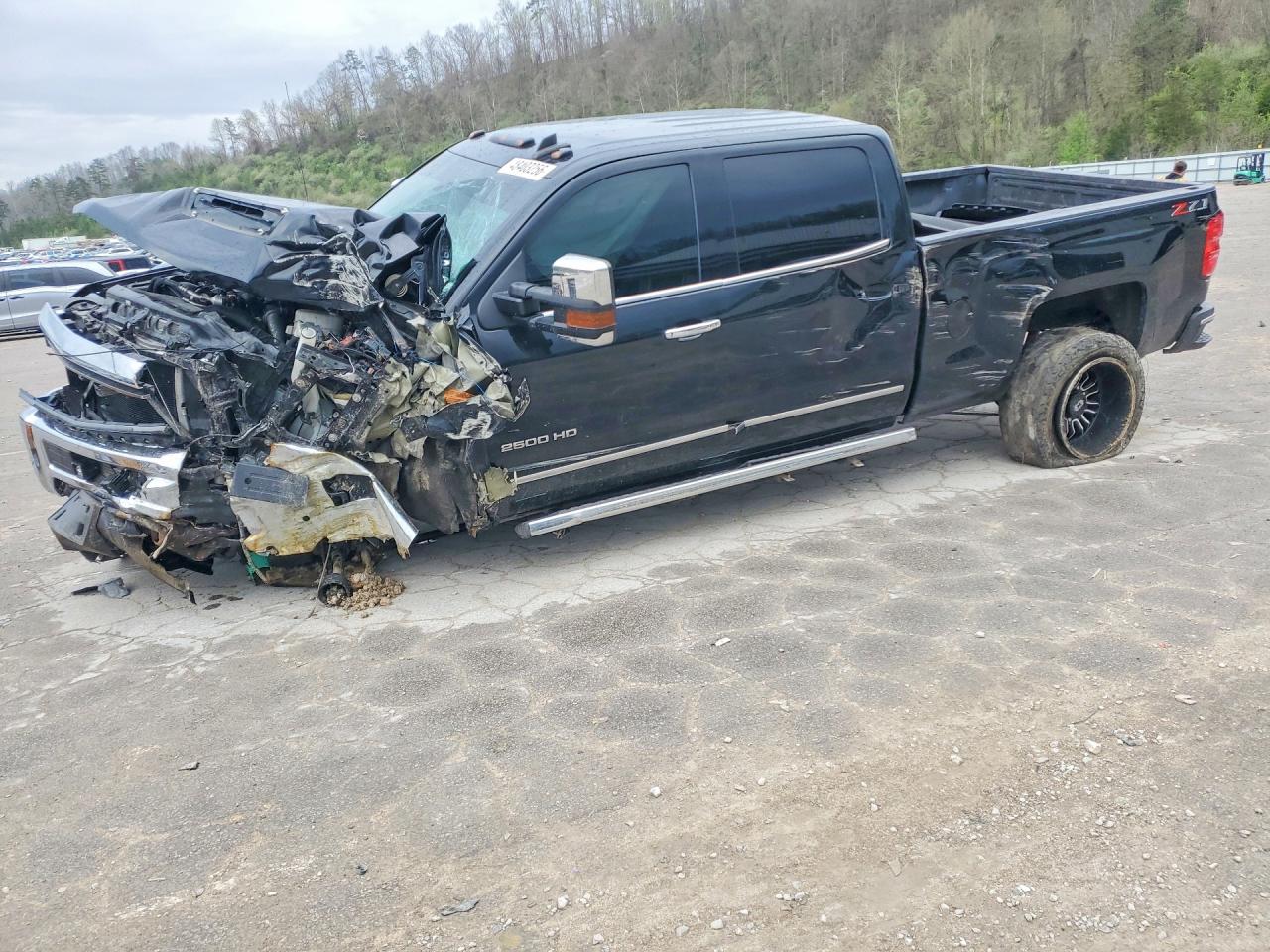 Salvage Chevrolet Silverado Image