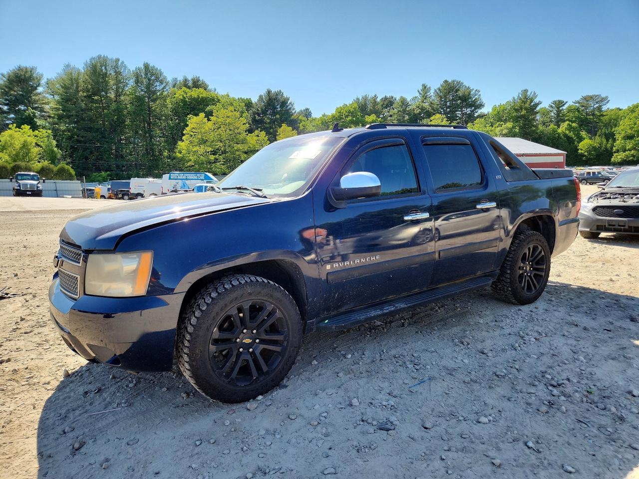 Salvage Chevrolet Avalanche Image