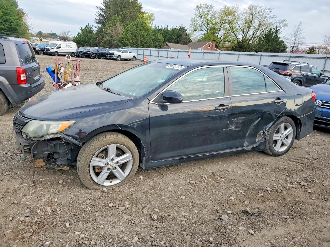 Salvage Toyota Camry Image