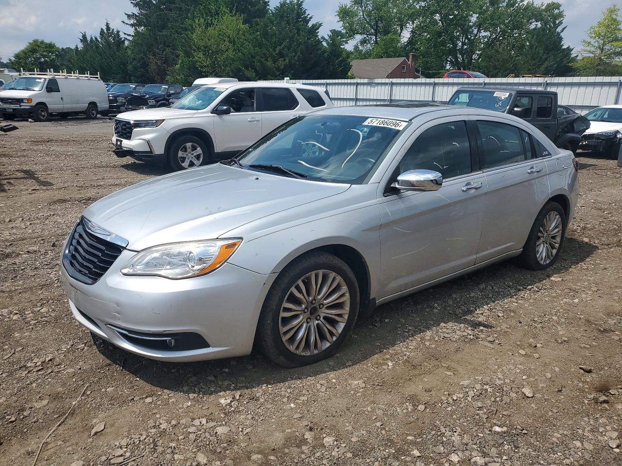 Salvage Chrysler 200 Image